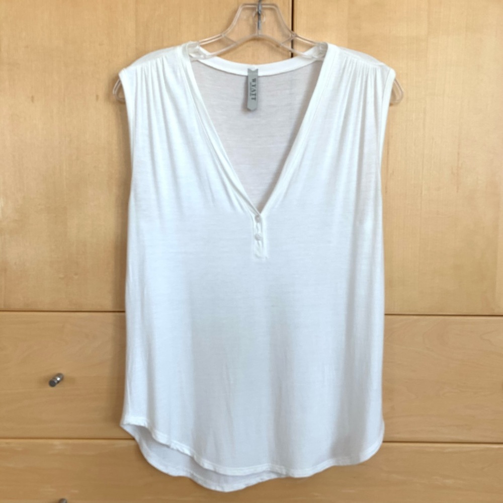 Wyatt Collection V Neck Tank Small